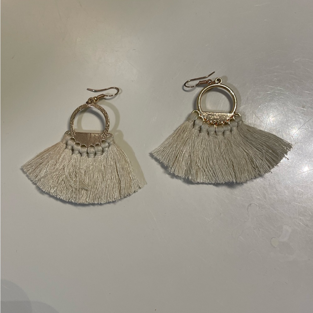 🔴4/$15 BUNDLE ONLY🔴 Tassel Earrings